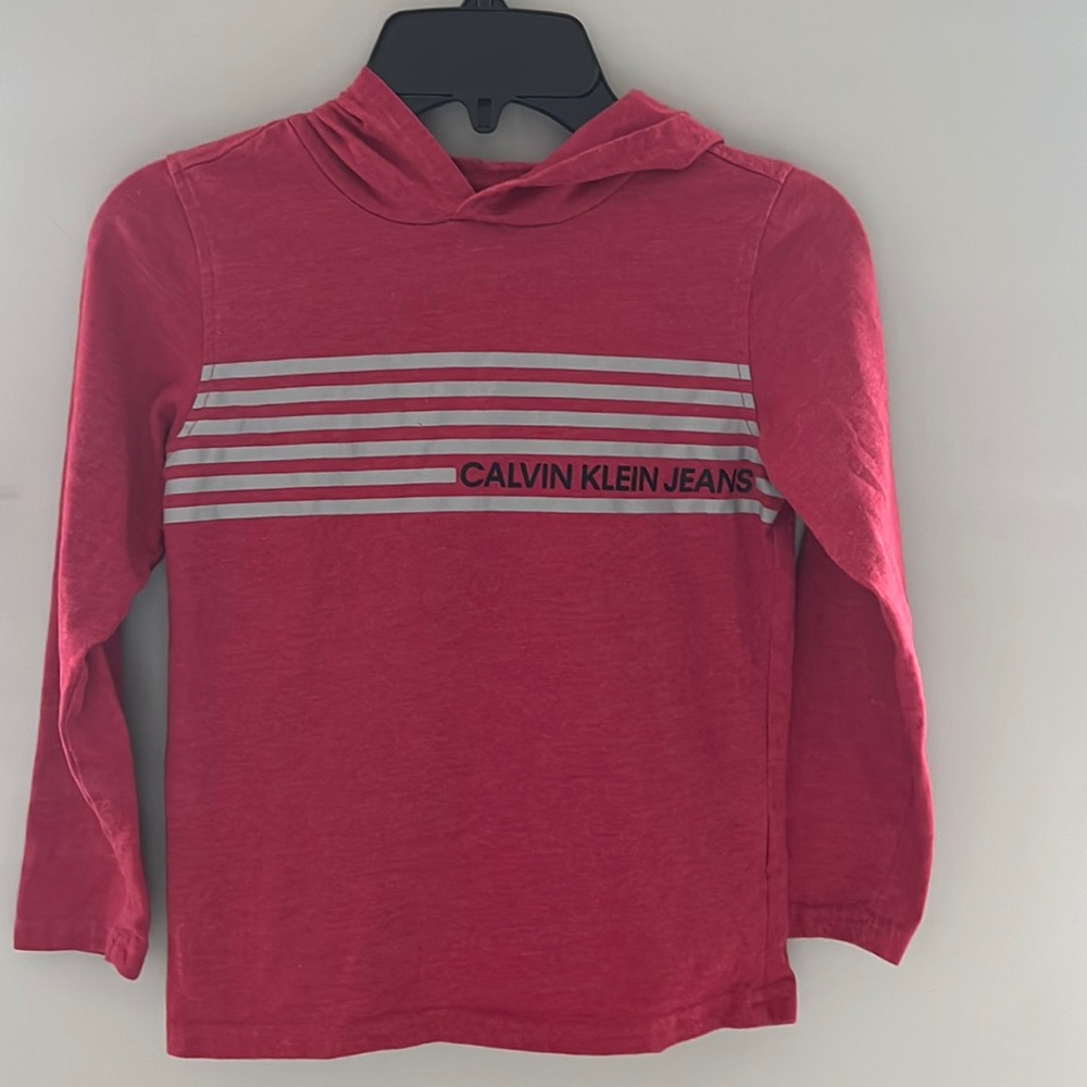 Calvin Klein Boys Red long sleeve hooded shirt size 6